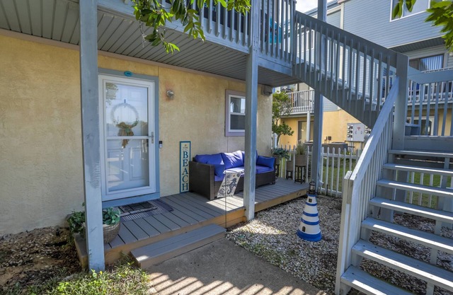 First Floor Condo |Okaloosa Island |Pool |Walk to Beach |King & Bunk Beds |Dogs Ok