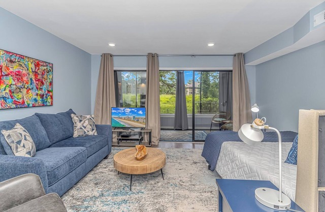 First Floor Condo-Outdoor Pool and Hot Tub! CB J-2