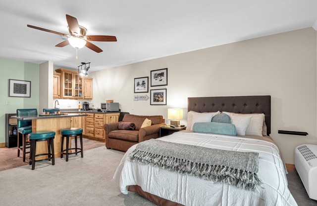 First Floor Pet Friendly Queen Suite with Single Pull-out