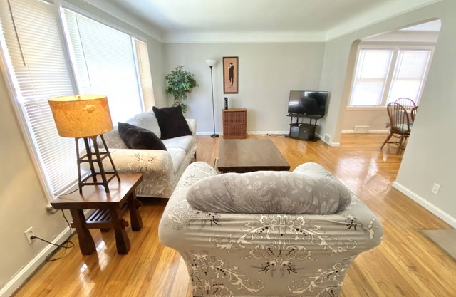 First Floor 2 Bed Duplex Super Close to Beachwood