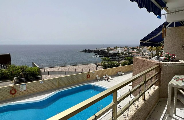 First line - only 300 m to Playa de la Arena