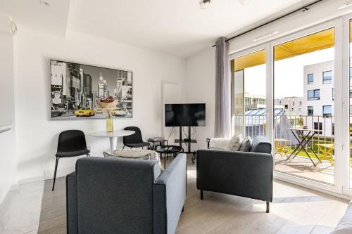 FIRST Modern Studio/balcony/free car park/2P