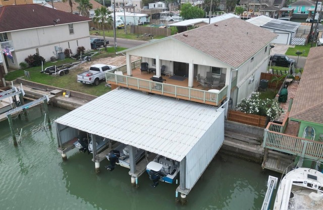 Fish Crazy House (3-Bedroom Condo) by RedAwning