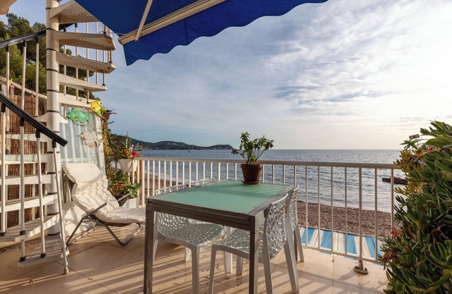 Fisherman's cabin with sea view, Wi-Fi