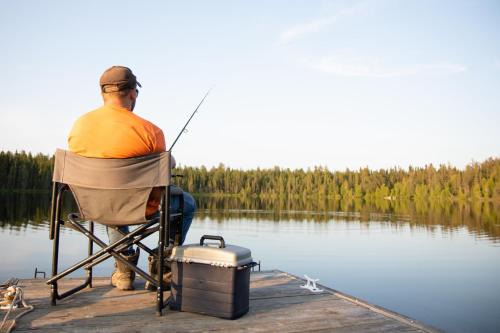 Fishing-Friendly Getaway - Big Groups - Firepit, BBQ, Parking