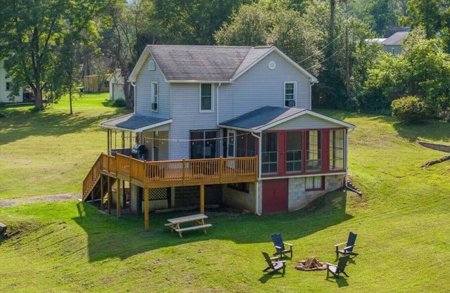 Fishing Paradise, Kayaks, outdoor games, and more
