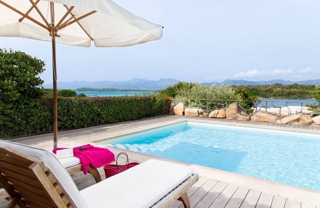 Five-bedroomed villa with private swimming pool and beautiful sea views