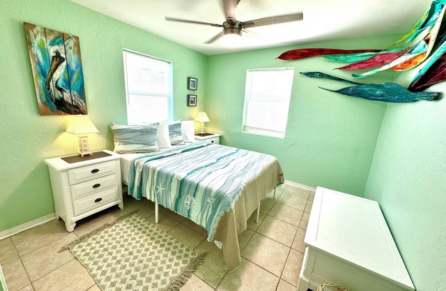 Flamingo Key Beachside Bungalow, Stroll to the Beach! Dogs are welcome here 🐶