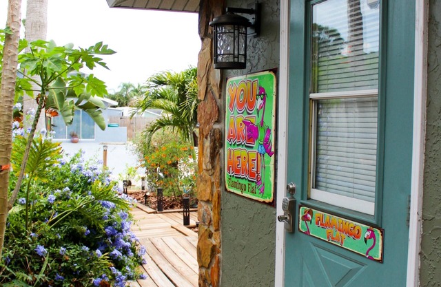 Flamingo Tropical Escape - only 4 miles to beaches