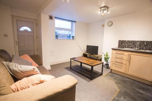 Flat 1, 4 Warden Rd