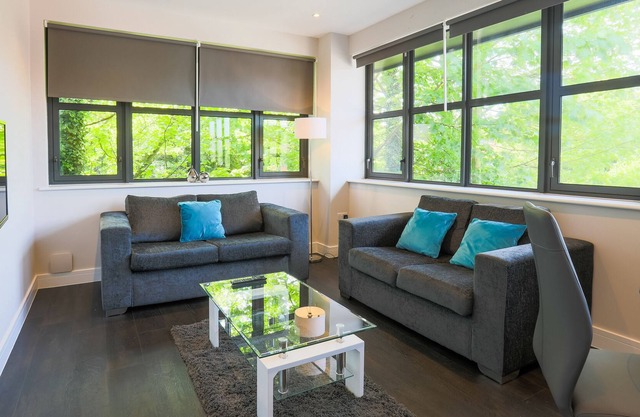 Flat 9, Century House, Watford - Stylish 1 Bedroom apartment - Watford, with transport links to Cent