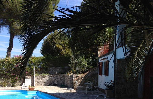 Flat in private Villa with seaview and swimmingpool