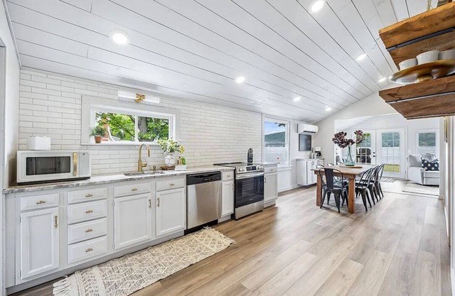 FLAT YARD right on the LAKE!