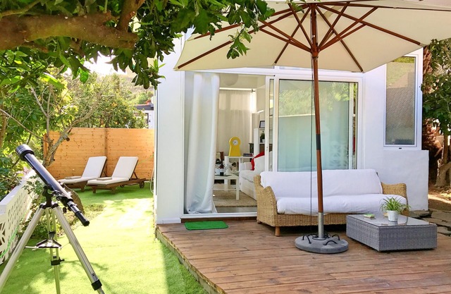 Flatguest Glass House