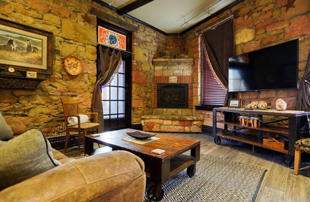 FlatIron w/Courtyard