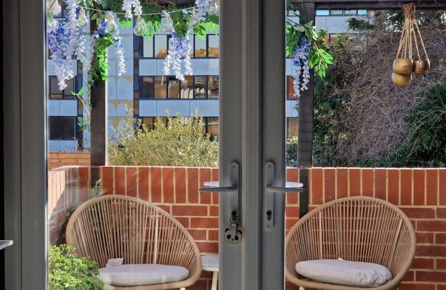 Flawsome Stays Unique Edwardian Home near Harbour for Families up to 8 guests