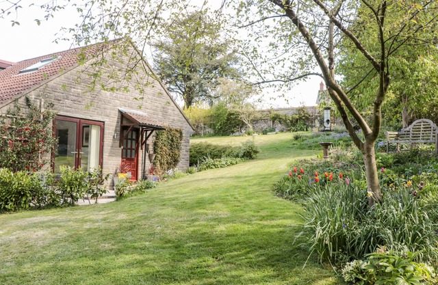 FLINTSTONES, country holiday cottage in Buckland St Mary