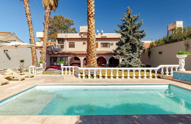 Fliphaus + Wine Country - 9 Bd 22 pax Pool Jacuzzi