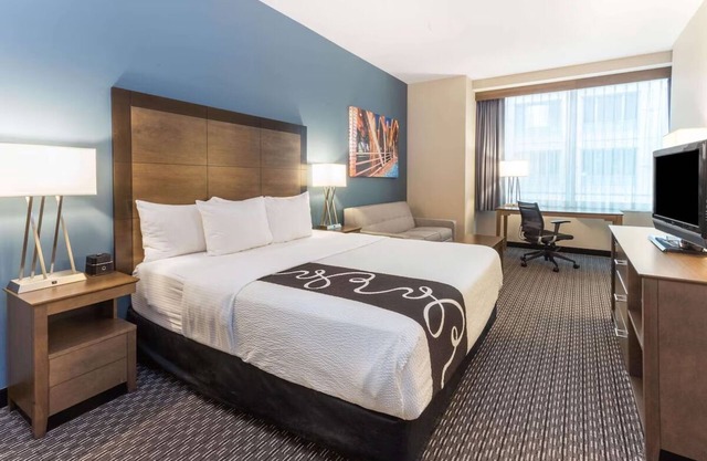 Floor-to-Ceiling Window King Room with Downtown Skyline Views