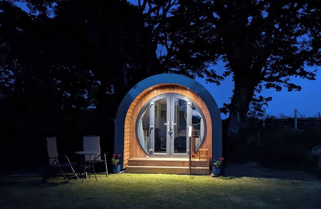 FLORENCE POD, pet friendly, with a garden in Pembroke