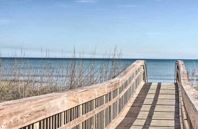 Florida Condo w/Pool & Tennis: Walk to Beach!