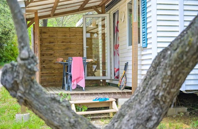Flower Camping le FONDESPIERRE * - Standard mobile home - 15 m2 (1 bedroom - air conditioning - TV) 2 persons