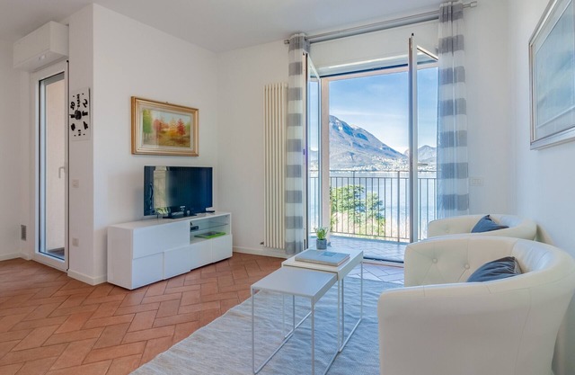 Flower House with Lake View by Wonderful Italy