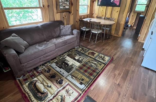 Flyway Resort ‘The Bear Den’ on Wilson Lake