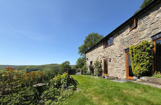 Foel Fach - Three Bedroom House, Sleeps 5