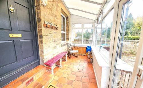 Folly View - Private, peaceful apartment with stunning views.