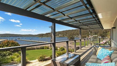 'Footsteps to the Bay' by HolidayCo