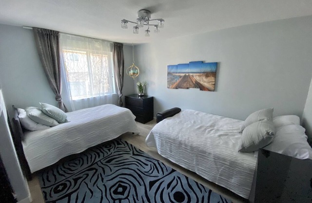 For 2 guests HOUSE next to INTEL, NIKE, SEASIDE, PCC, MALL