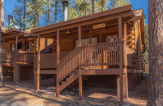 Forest Cabin 3 Bear's Den