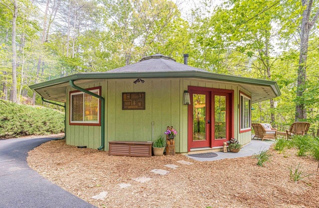 🌳Forest 🔥Fireplace🆒Vibe📺ROKU🍷Wineries🔥Fire Pit 🛏️Queen 🍔Grill 🌎Nature