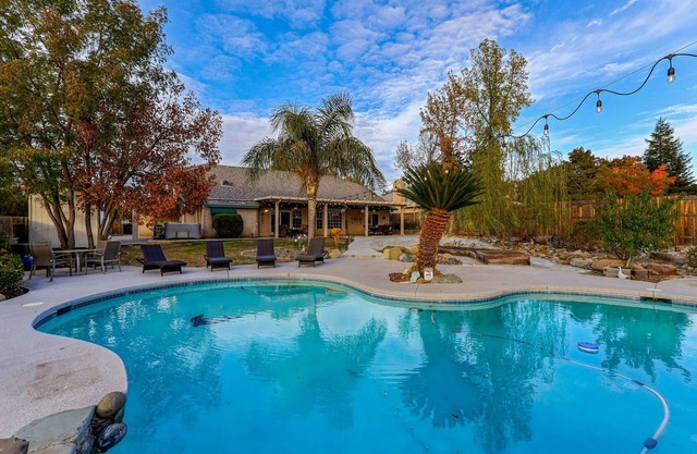 Forest Hill Resort: Heated Pool {Apr-Oct} +Billiards +Trails