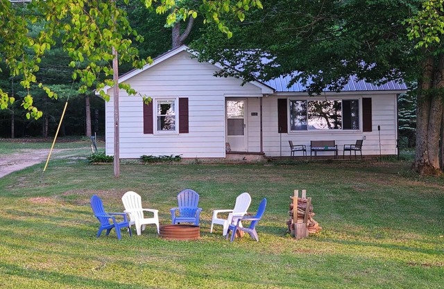 Forrest’s Cabin - Lakefront with Sunset Views and Private Dock!