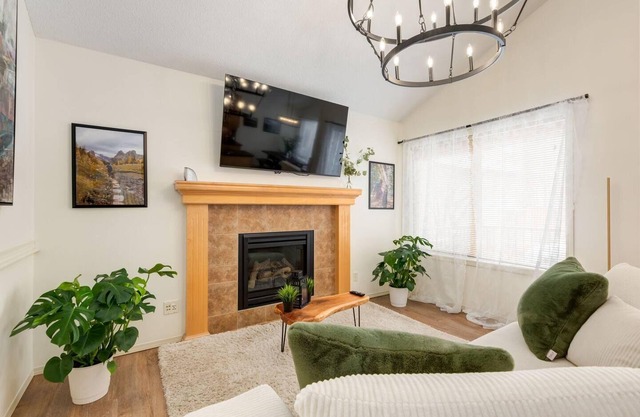 "Fortress" 2Bdrm w/Barrel Sauna!