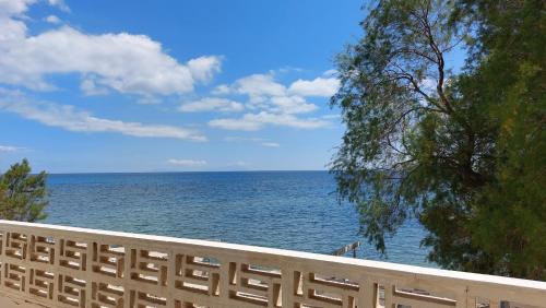 Fotis beach apartment at Komi