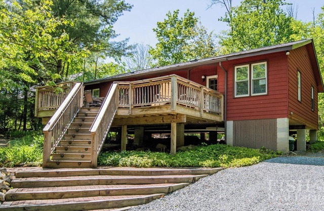 "Fountain Cottage" offers a large deck to enjoy your afternoon at Lake Mokoma