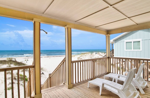 Fountain of Youth - Charming Pet-Friendly Beachfront Cottage