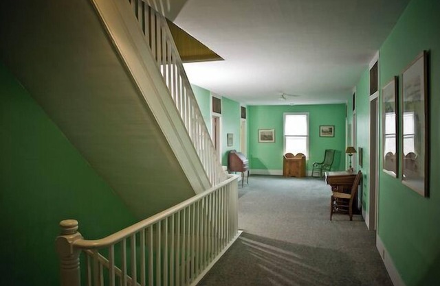 Fountain Point - Hotel Room 5