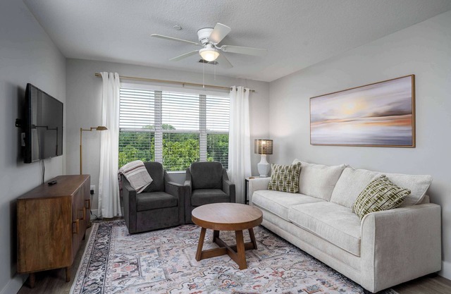 Fourth & River | Top-Floor condo with River Views + 3 King Suites