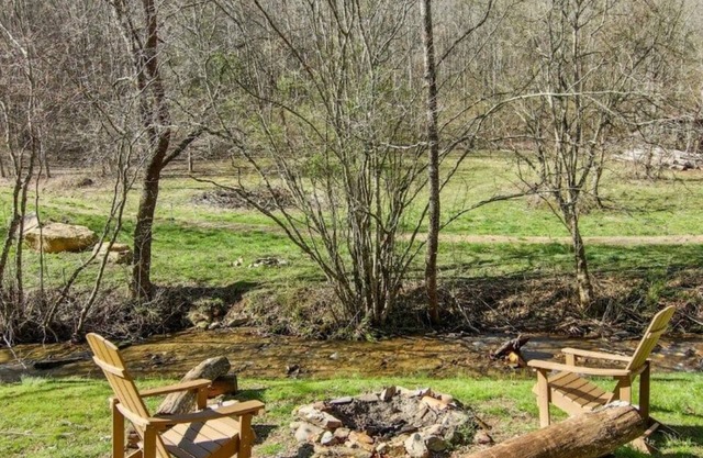 Fox Creek Cabin 1: Creekside Cabin in the Smoky Mountains