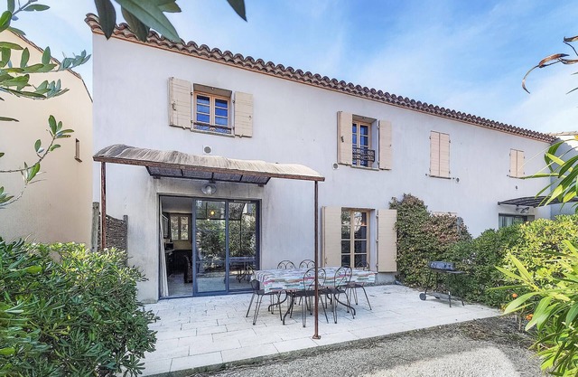 Gorgeous home in Saint-Laurent-de-la-Cabrerisse