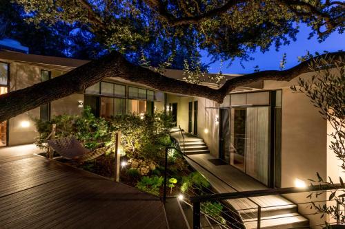 Frame Hotel - Treehouse