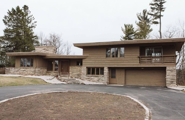Frank Lloyd Wright student designed mid-century modern riverfront home
