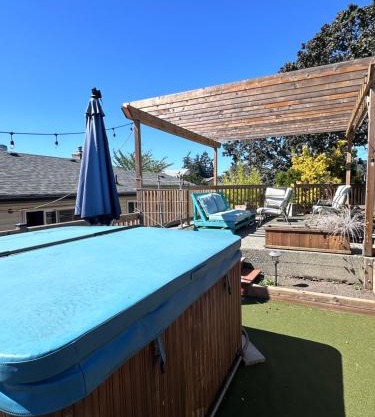 Frankies Westshore Hideaway