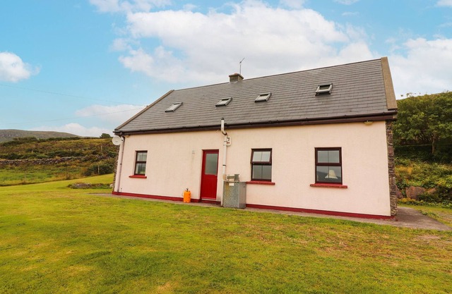 FRAOCH, family friendly, with open fire in Waterville, County Kerry