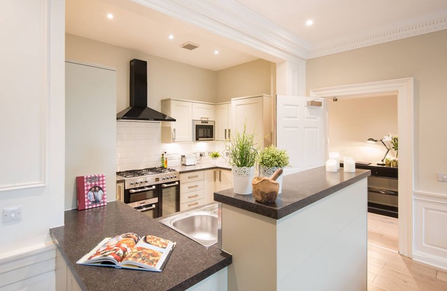 Frederick Street Apartment - sleeps 11 guests in 5 bedrooms