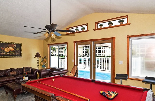 Free boat, waterfront, heated pool, beach and island. Monthly discount!